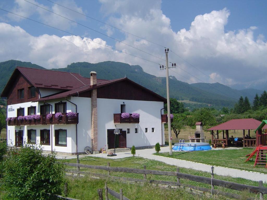 Serena Guesthouse Bran Bran  Bagian luar foto